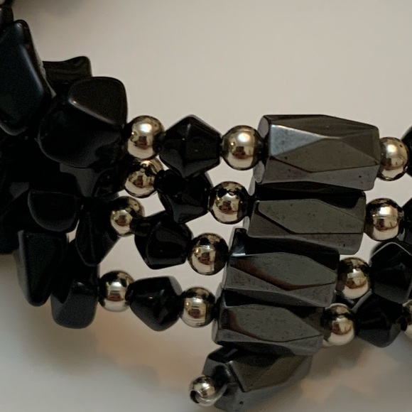 Hematite Magnetic Wrap Bracelet With Black Glass Chip Beads - Picture 4 of 10